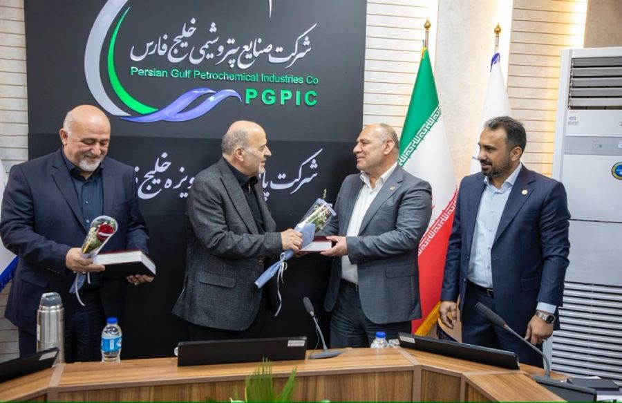 برشی از مراسم تکریم و معارفه مدیران عامل پالایش گاز هویزه خلیج‌فارس