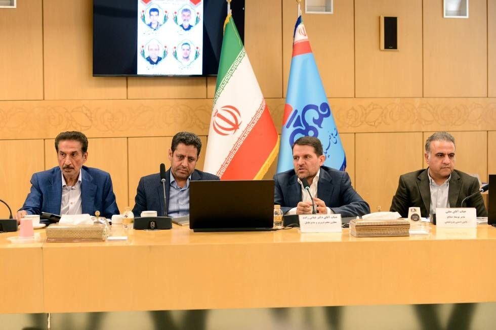 معاون وزیر نفت تأکید کرد تأمین مواد اولیه کالاهای اساسی مردم در اولویت صنعت پتروشیمی