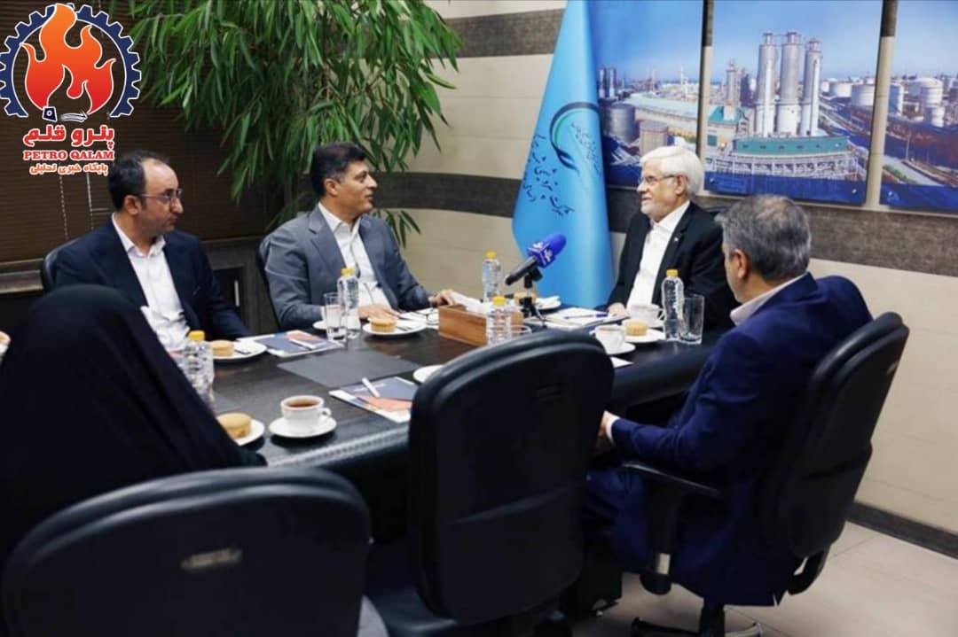 معاون اول رئیس‌جمهور با مدیران پتروشیمی شهید تندگویان دیدار کرد/ تأکید عارف بر بازسازی صنایع با رویکردی به‌روز و واقعی در حوزه پدافند غیرعامل