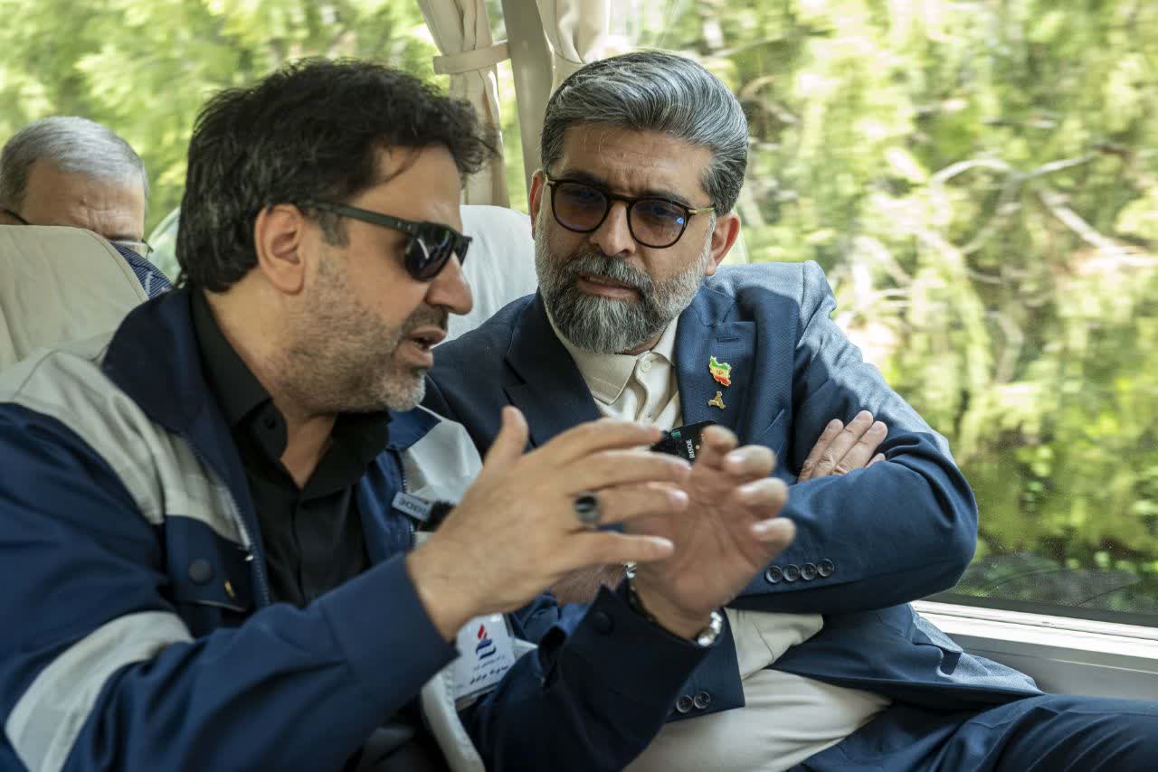 بازدید هیئت عالی‌رتبه وزارت صمت از پتروشیمی تبریز؛ تأکید معاون وزیر بر رفع فوری موانع تولید + تصاویر