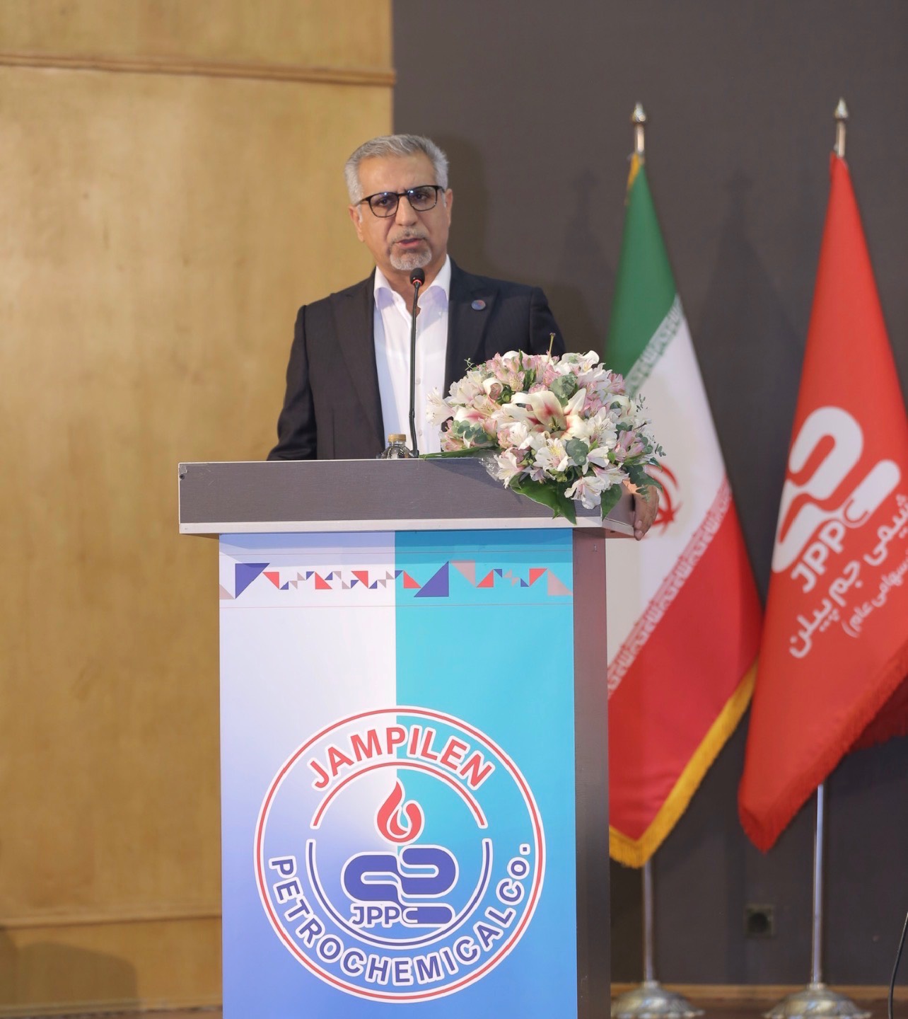 بارگاهی در مجمع جم‌پیلن: پاسخ به حواشی با زبان اعداد