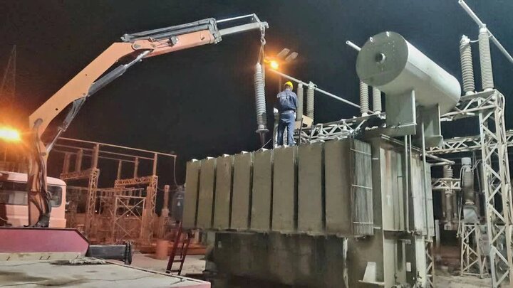 بازگشت ترانس پست پتروشیمی آبادان به مدار پس از رفع آسیب‌دیدگی بدون قطعی برق