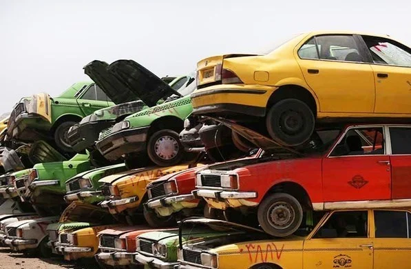اسقاط ۷۰۰ هزار خودرو فرسوده در سال؛ چالش تامین منابع مالی