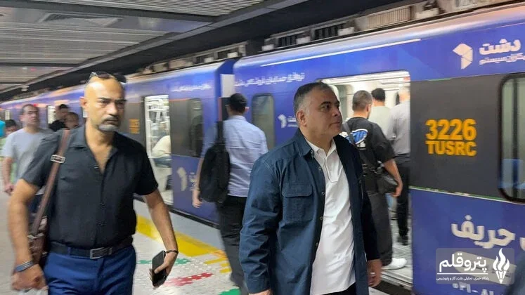 محسن پاکنژاد با مترو به وزارت نفت رفت؛ پیوستن وزیر نفت به پویش «روز بدون خودرو»
