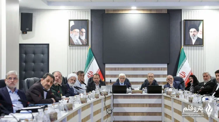 قدردانی پزشکیان از جهادگران نفت و انرژی؛ تأکید بر تداوم تولید و تقویت تاب‌آوری