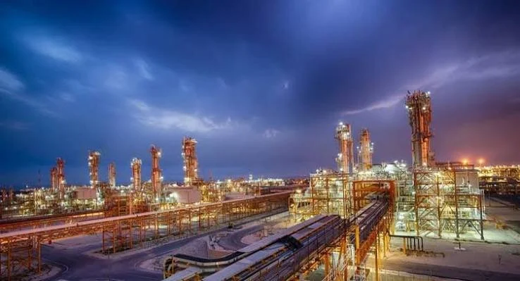 افزایش ۶ برابری برق‌رسانی به پتروشیمی‌ها؛ آماده‌سازی شبکه انتقال برای زمستان