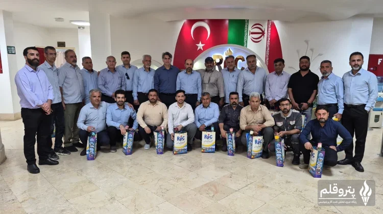 تجلیل از ۲۰ نیروی واحد پست پتروشیمی رازی به مناسبت روز جهانی پست
