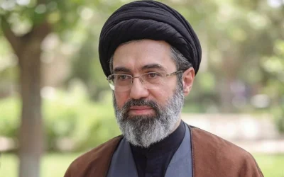 رهبر انقلاب نماز را رکن حیات طیبه و پشتوانه مبارزه با شیاطین می‌داند