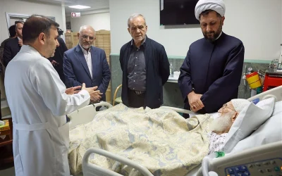 رئیس‌جمهور با عیادت از آیت‌الله العظمی نوری همدانی، شفا طلب کرد