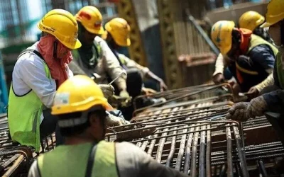 مذاکرات مزد کارگران در برابر تورم؛ نماینده شورای عالی کار از توقف فرآیند انتقاد می‌کند